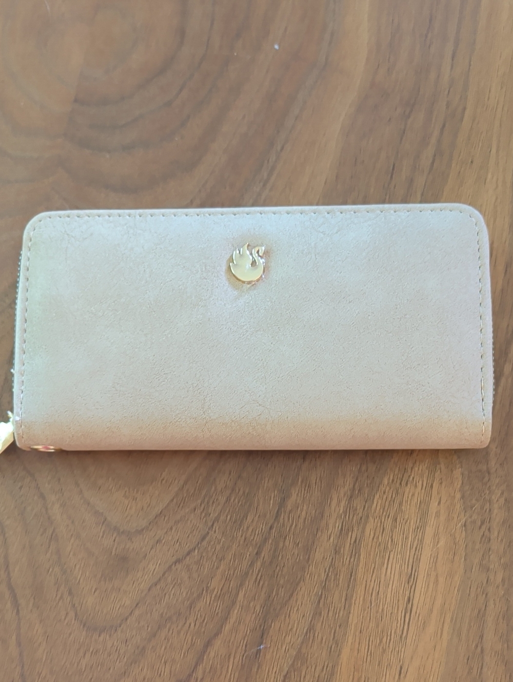 Gloria Vanderbilt Women’s Beige Zip Wallet with Gold Accent